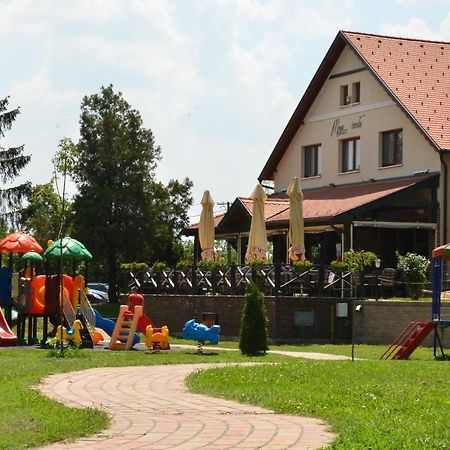 Hotel Moja Carda Temerin Luaran gambar