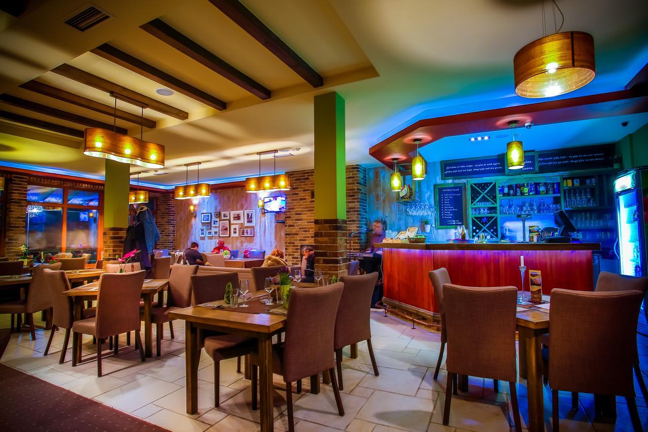 Hotel Moja Carda Temerin Luaran gambar
