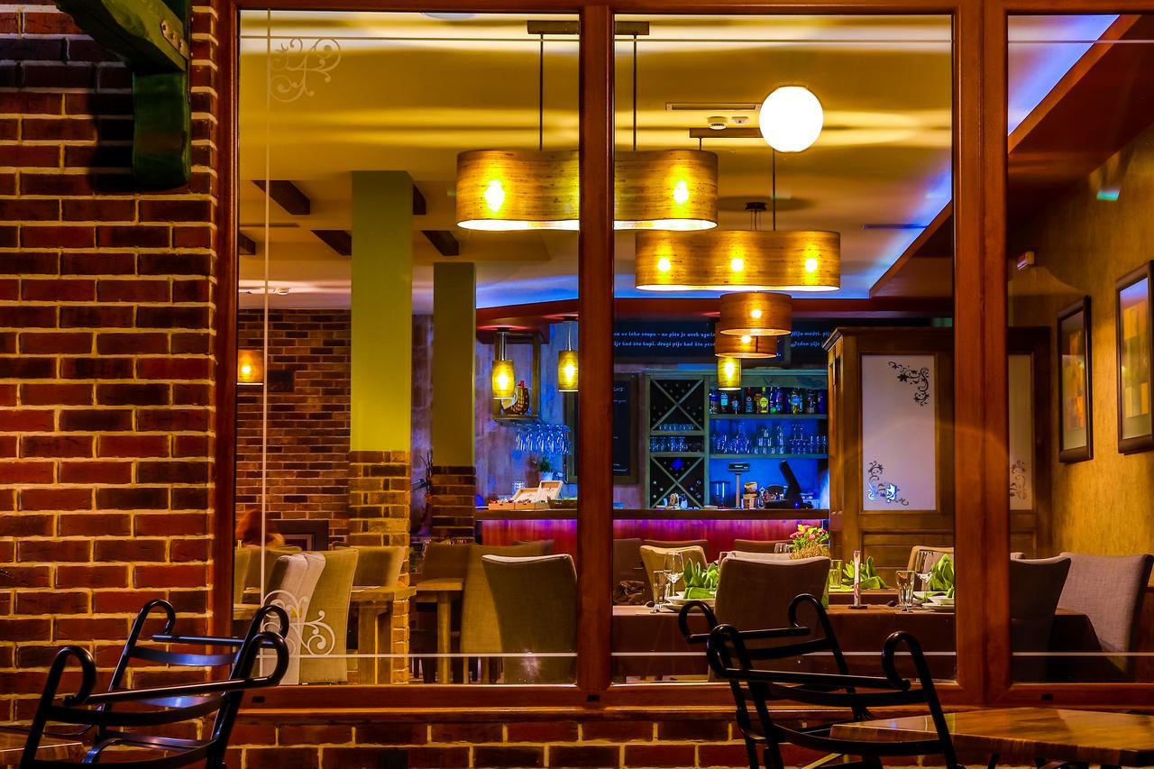 Hotel Moja Carda Temerin Luaran gambar